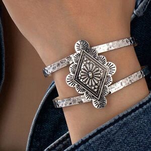 Cuff bracelet 